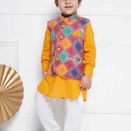 Aj DEZInES Boys Geometric Printed Pure Cotton Straight Kurta With Pyjama image 5