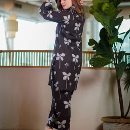 DIMPLE DESIGN STUDIO Printed V-Neck Pure Cotton Top & Trouser image 2