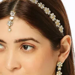 OOMPH Kundan-Studded Jewellery Set image 1