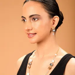 PRITA BY PRIYAASI Gold-Plated Triple Toned Beaded Jewellery Set image 3