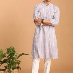 SHVAAS by VASTRAMAY Ethnic Motifs Printed Batik Straight Pure Cotton Sustainable Kurta with Pyjamas image 3