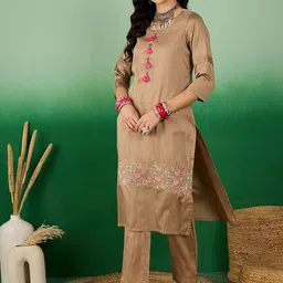 Sangria Floral Thread Work Trendy Straight Kurta Set-picture-28