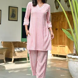 Lavanya The Label Women V-Neck Striped Pure Cotton Kurta With Trousers-picture-24