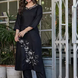 Anouk Women Floral Embroidered Regular Kurta with Trousers & With Dupatta image 4