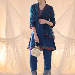 Anouk V Neck Slit Sleeves Floral Embroidered Straight Kurta with Trousers & Dupatta-picture-20