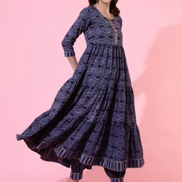 GLAM ROOTS Ethnic Motifs Printed Tiered Anarkali Kurta with Pyjamas & With Dupatta image 2