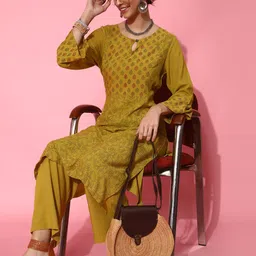 indo street Keyhole Neck Floral Printed Straight Kurta With Palazzos image 4