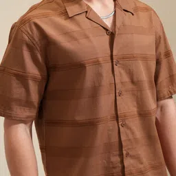 HIGHLANDER Men Cuban Collar Horizontal Stripes Self Design Cotton Relaxed Fit Casual Shirt image 2