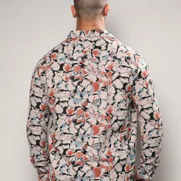 Instafab Plus Classic Abstract Printed Casual Shirt image 4