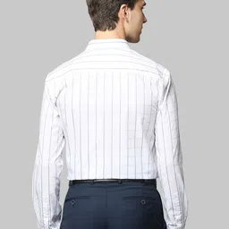 Park Avenue Men White & BlueSlim Fit Checked Cotton Formal Shirt image 4