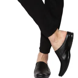 HikBi Men Leather Anti-Skid Stability Clogs image 4