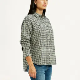 levi's Women's Checkered Green Slim Fit Shirt image 4