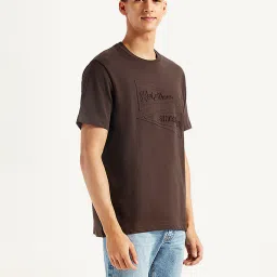 levi's Men's Embossed Crew Neck T-shirt image 5