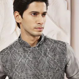 VASTRAMAY Mandarin Collar Long Sleeves Straight Kurta With Pyjama & Nehru Jacket image 5