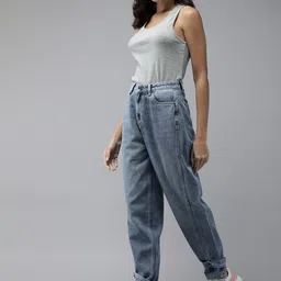 Roadster Women Solid Slim Fit T-shirt image 5