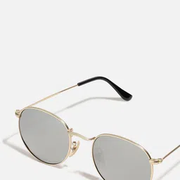 HAUTE SAUCE by Campus Sutra Unisex Black Lens & Gold-Toned Oversized Sunglasses with Polarised Lens image 5