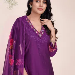 MOJILAA Floral Embroidered Thread Work Straight Kurta With Trousers & Dupatta-picture-13