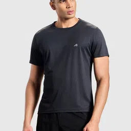 BOLDFIT Men Pockets T-shirt image 1