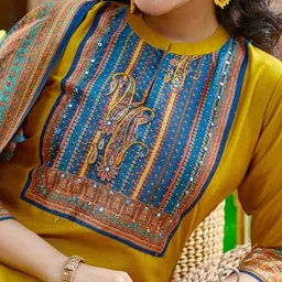 WOMEN PLUS Women Ethnic Motifs Yoke Design Regular Thread Work Kurta with Trousers & With Dupatta image 3