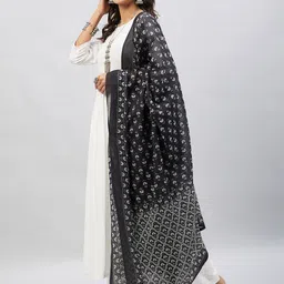 InWeave Printed Cotton Dupatta image 3