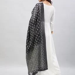 InWeave Printed Cotton Dupatta image 4