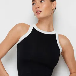 Trendyol Round Neck Ribbed Fitted Crop Top-picture-18
