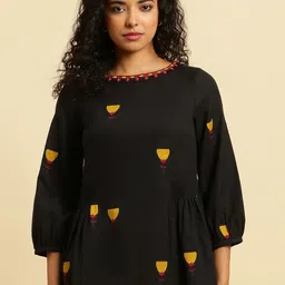 W Floral Embroidered Puff Sleeves Smocking Top-picture-14
