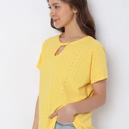Vero Moda Keyhole Neck Top image 2