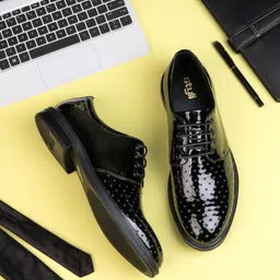 Styli Men Textured Comfort Insole Contrast Sole Lace-Up Derbys-picture-16