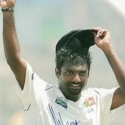 Original Autographed Photo of Sri Lankan Cricketer Muttiah Muralitharan-image-84