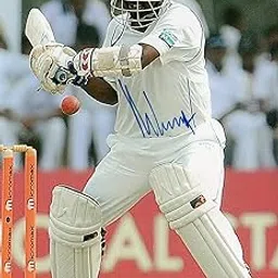 Original Autographed Photo of Sri Lankan Cricketer Muttiah Muralitharan-image-91