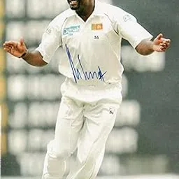 Original Autographed Photo of Sri Lankan Cricketer Muttiah Muralitharan-image-94