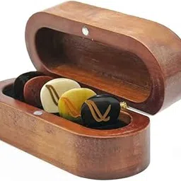 Wambooka Handcrafted guitar pick with anatomical imprint in bone, horn, wood and coconut (Transparent Horn)-picture-11
