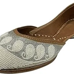 Punjabi Juti for Women Wedding Shoes Handmade Mojaris Ethnic Flat Bridal Juttis White-image-9