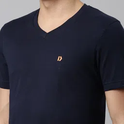 DIXCY SCOTT Men Navy Blue V-Neck Raw Edge T-shirt image 2