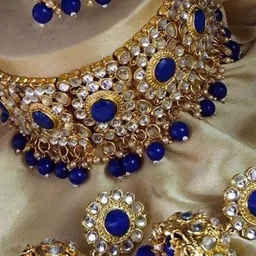 Gyaan Jewels Gold-Plated Stone-Studded Necklace & Earrings With Maang Tika image 2