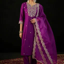 Indo Era Notched Neck Floral Embroidered Liva Kurta with Trouser & Dupatta image 2