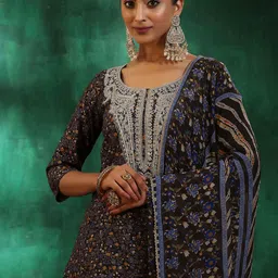 Libas Women Floral Printed Regular Kurta with Trousers & With Dupatta image 3