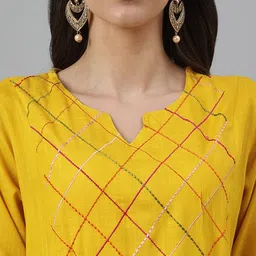 DECKEDUP Women Yellow Geometric Yoke Design Flared Sleeves Thread Work Kurta image 2
