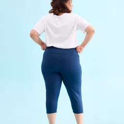 go colors Women's' Solid High Rise Skinny Fit Training Capri image 2