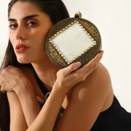 THE TAN CLAN Seren Brass Clutch With Detachable-picture-34