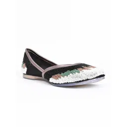 Jove Women Black Embellished Mojaris image 3