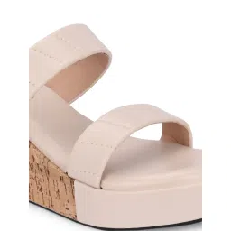 CLOG LONDON Womens Ivory Round Toe Heels image 4