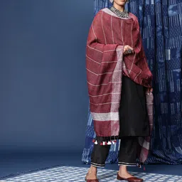 Taavi Striped Linen Dupatta with Sequinned Detail image 2