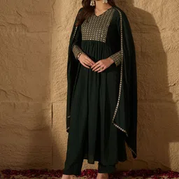 House of Pataudi Yoke Design V-Neck Sequinned Georgette Kurta With Trousers & Dupatta image 2