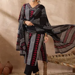 Indo Era Women Printed Regular Thread Work Pure Cotton Kurta with Trousers & With Dupatta image 4
