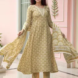 Aaghnya Women Solid Kurta Set image 2