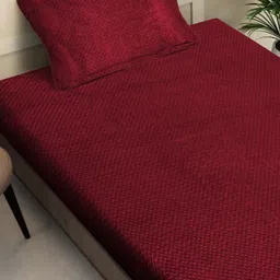 KLOTTHE Red Abstract Printed 300TC Woolen Single Bedsheet & Pillow Cover image 3