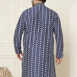 SOJANYA PLUS Men Floral Embroidered Kurta image 3