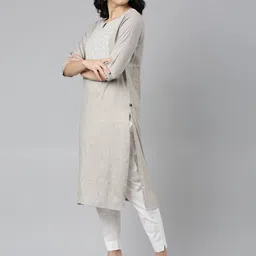 Samhitas Floral Yoke Design Thread Work Notch Neck Straight Pure Cotton Kurta image 3